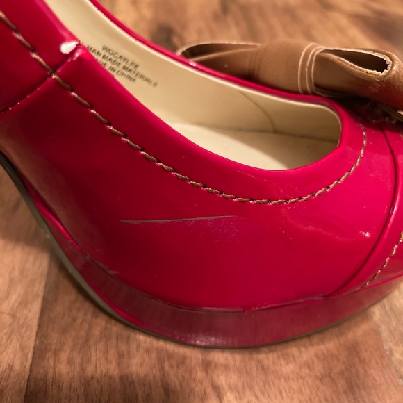 GUESS Bow Heels - Picture 3 of 3